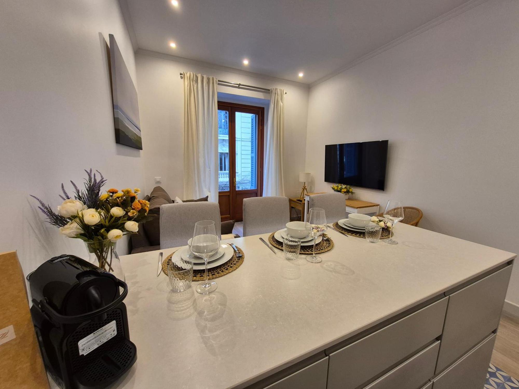 Apartamentos Plaza De Espana Мадрид Экстерьер фото