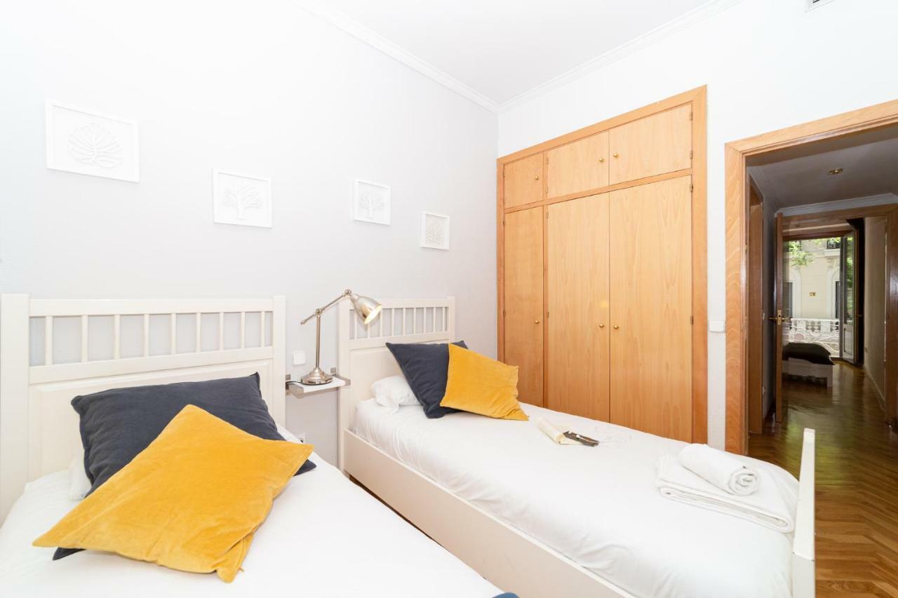 Apartamentos Plaza De Espana Мадрид Экстерьер фото