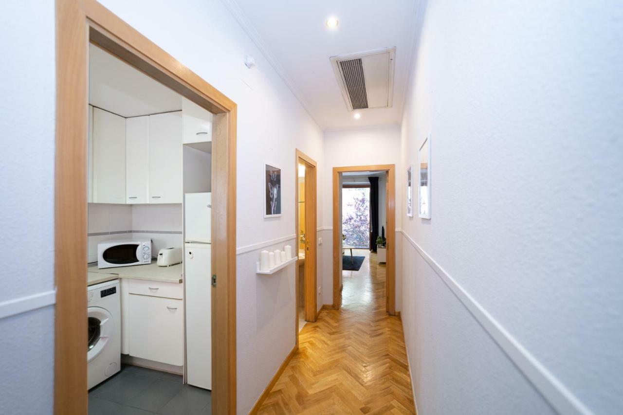 Apartamentos Plaza De Espana Мадрид Экстерьер фото