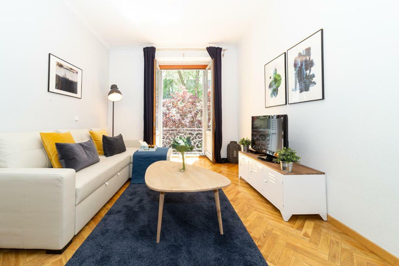 Apartamentos Plaza De Espana Мадрид Экстерьер фото