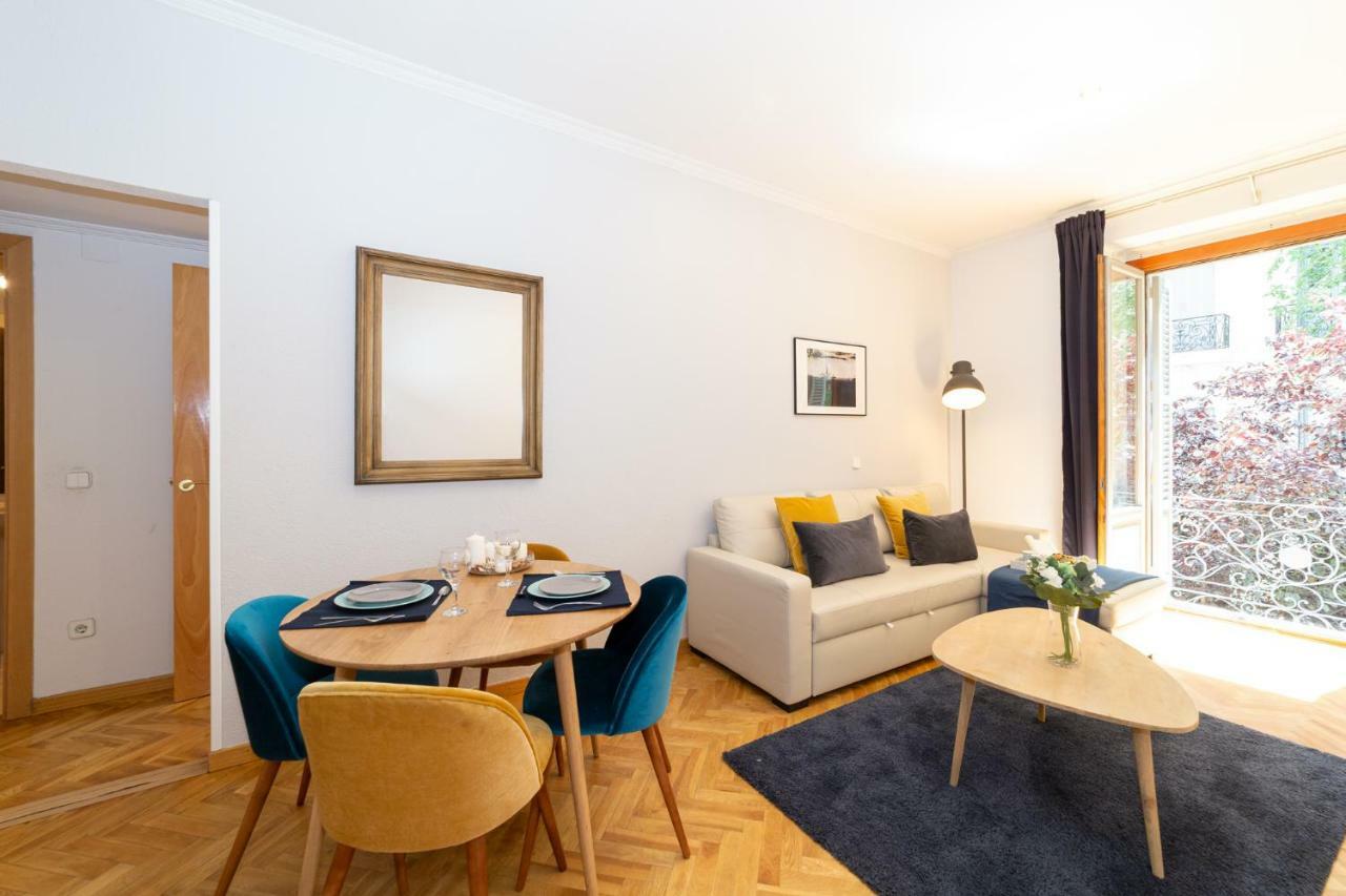 Apartamentos Plaza De Espana Мадрид Экстерьер фото